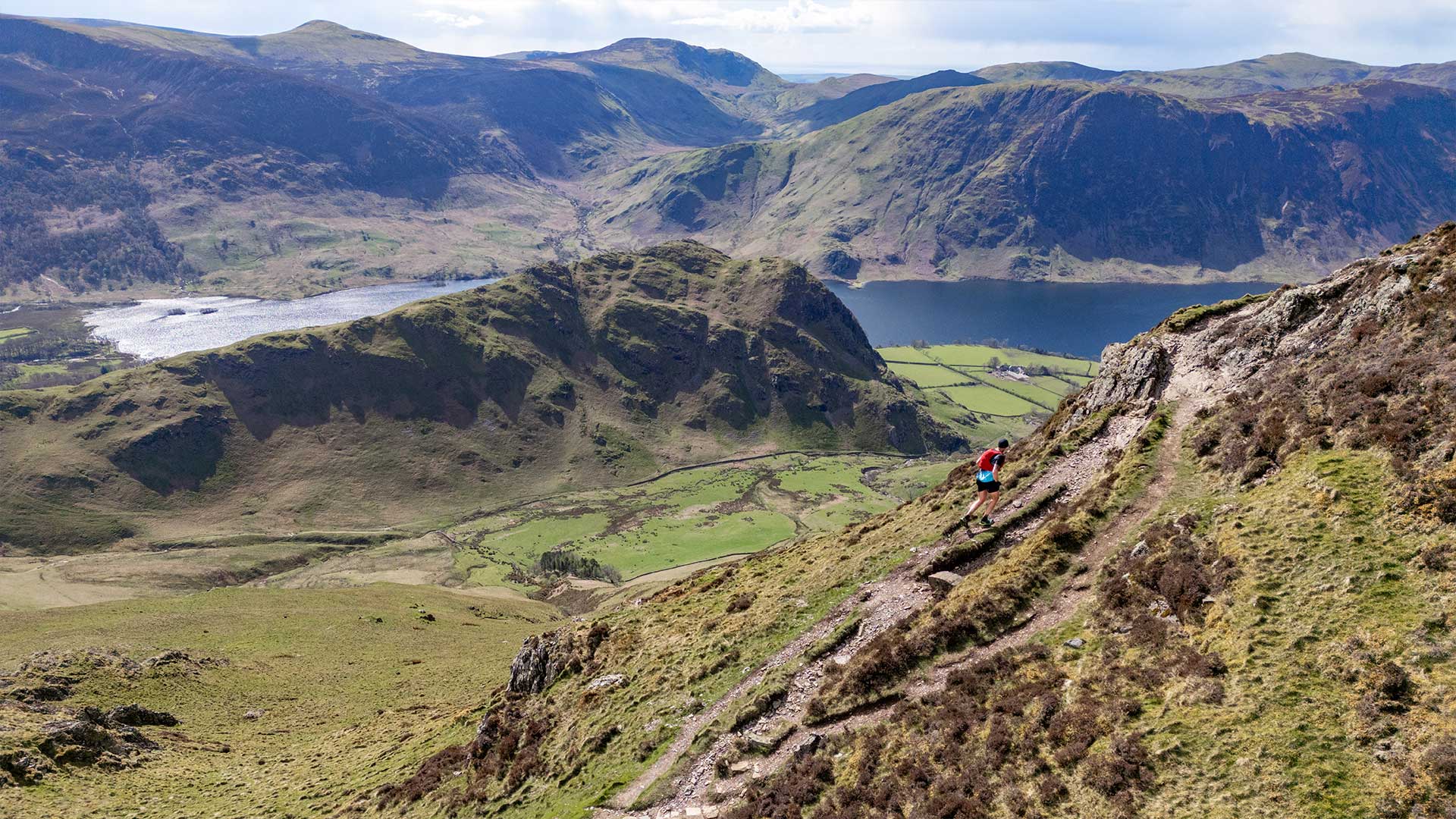 runners on mountain