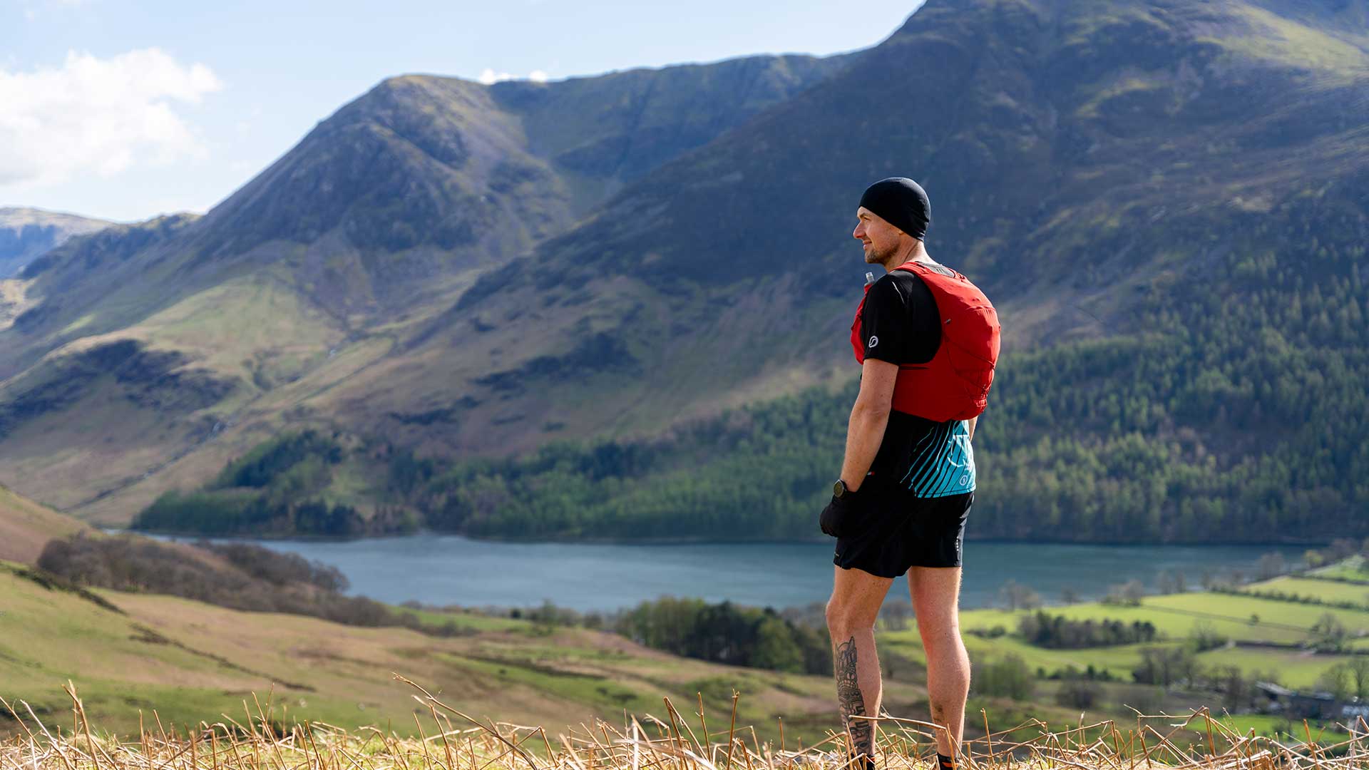 runners on mountain